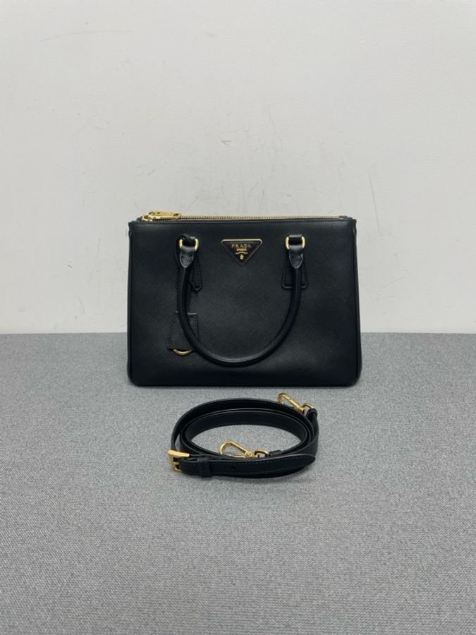 Prada普拉達 殺手包黑金色,底長29cm,附件:肩帶、-0