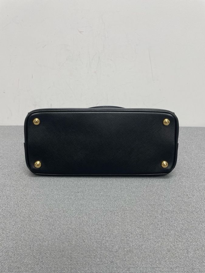Prada普拉達 殺手包黑金色,底長29cm,附件:肩帶、-4
