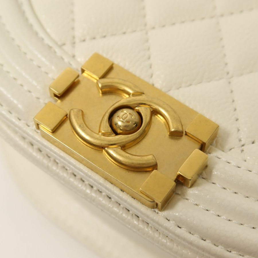 CHANEL 牛皮皮革Small Boy Messenger Bag金扣鏈帶肩背袋-9