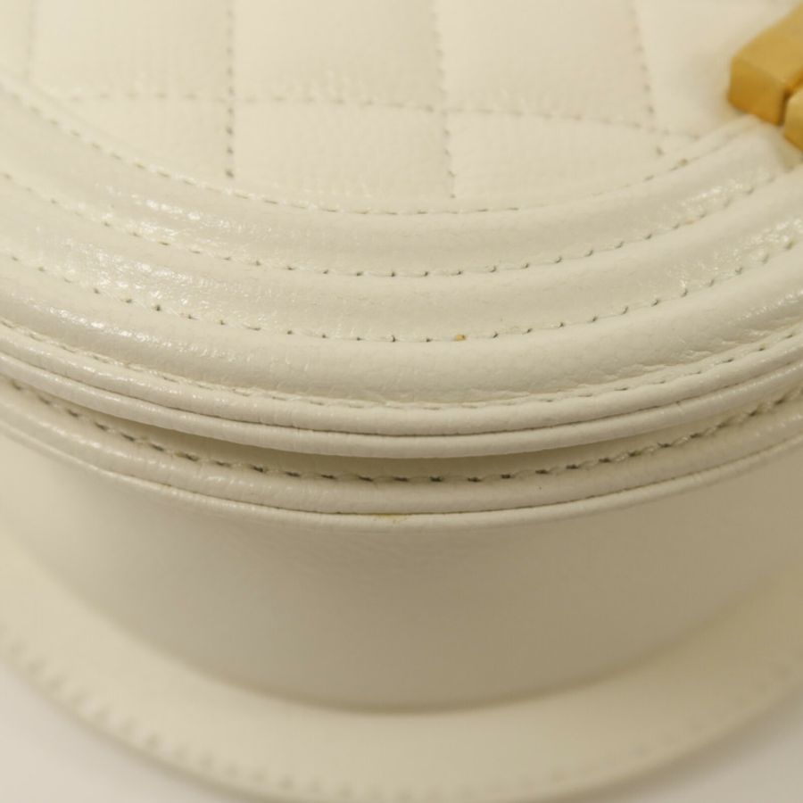 CHANEL 牛皮皮革Small Boy Messenger Bag金扣鏈帶肩背袋-10