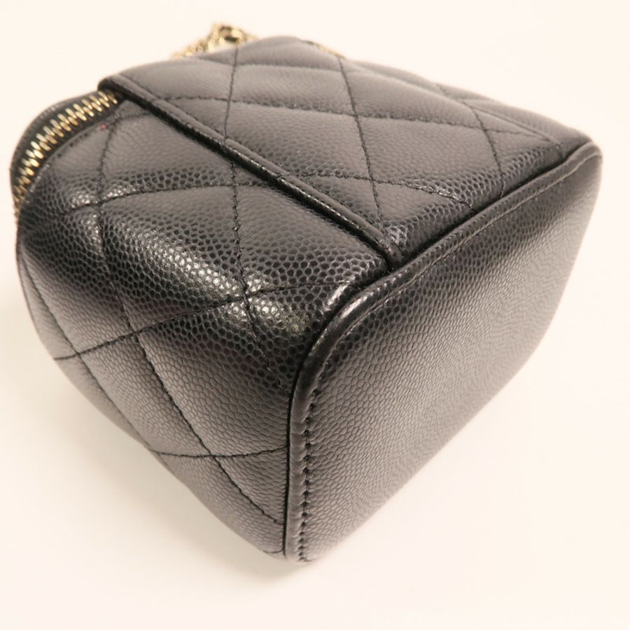 CHANEL 牛皮皮革Vanity Case金扣鏈帶肩背袋-12