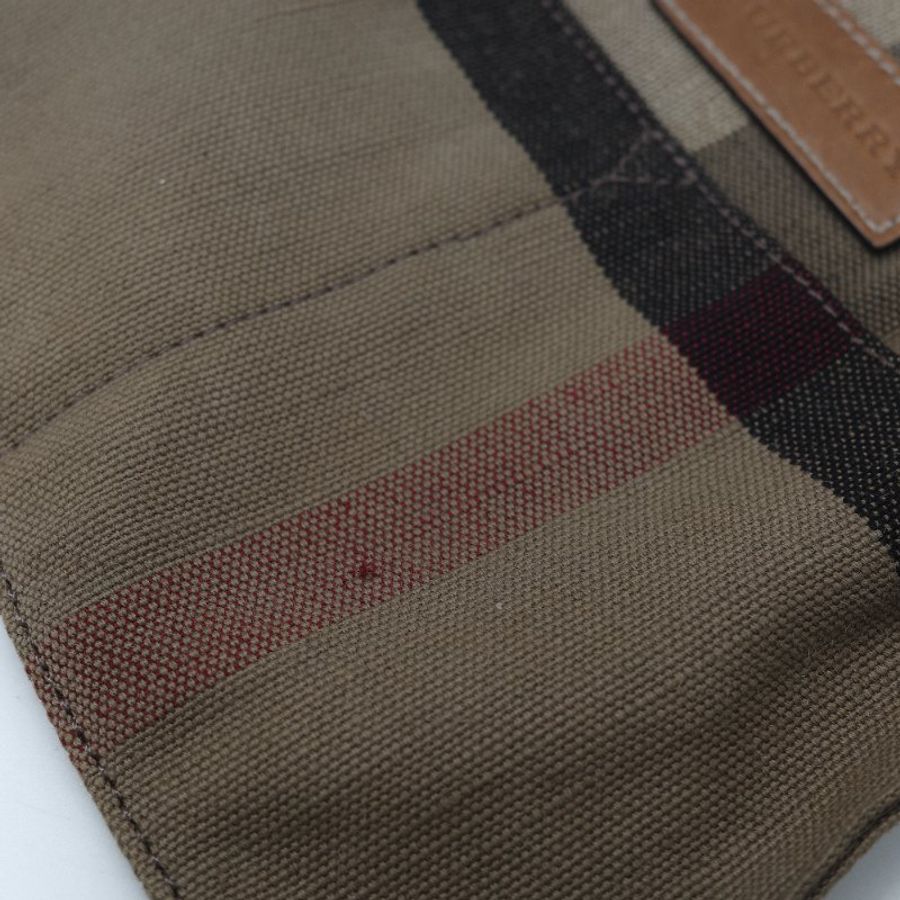 Burberry 巴寶莉 Ashby 中款 經典格紋 帆布水桶包-50