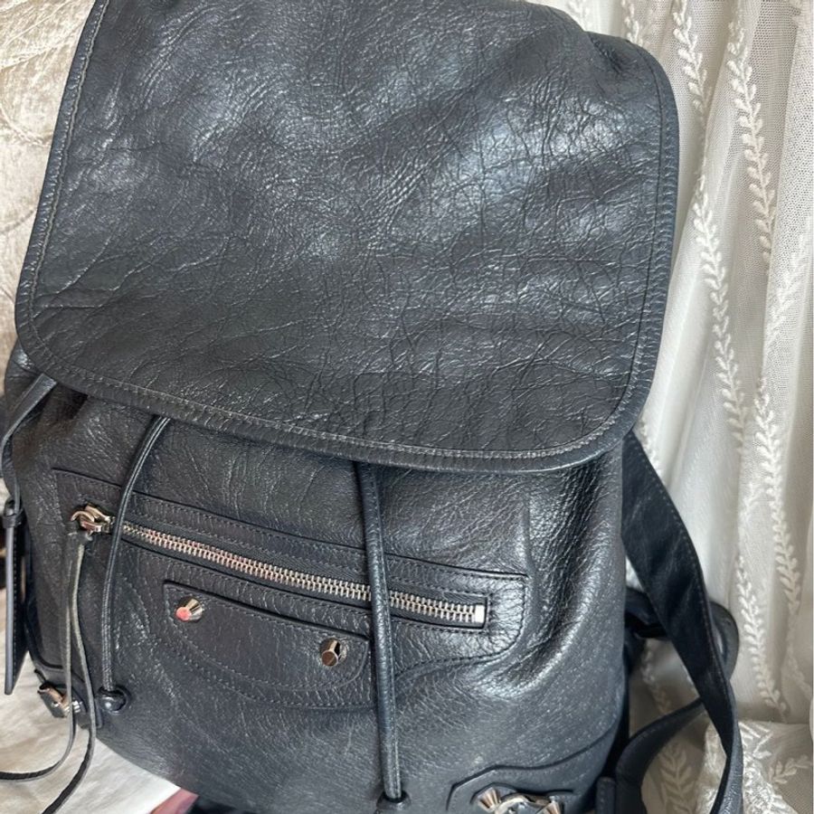 巴黎世家 後背包 雙肩包 機車包 灰色 男生女生可用 油蠟牛皮 皮革 balenciaga city backpack grey-2