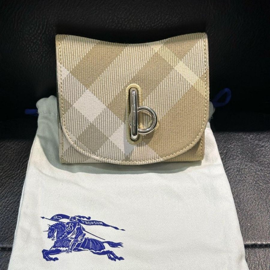 💎Han's house精品服飾💎BURBERRY Rocking Horse 格紋 三折 短夾 現貨 原價27500-0