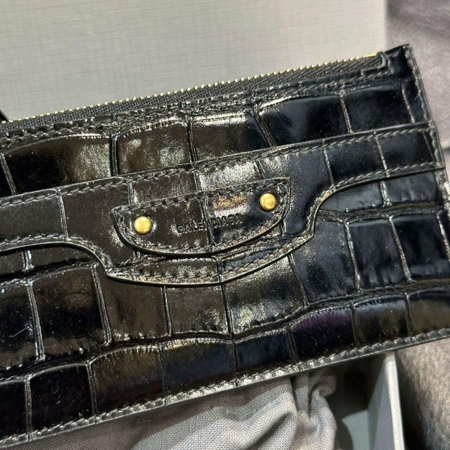 💎Han's house精品服飾💎Balenciaga 巴黎世家 機車 牛皮 鱷魚紋 頸掛包 卡夾 零錢包 8X13CM 原價16950-5