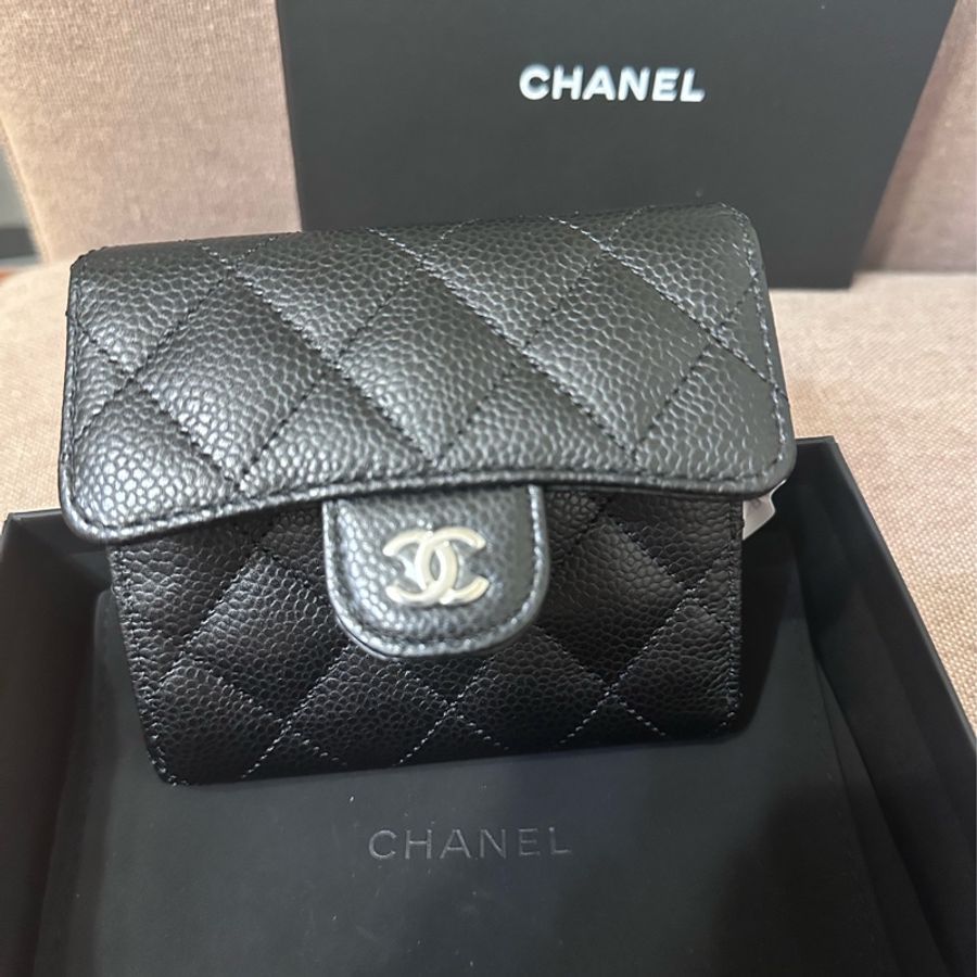 CHANEL 經典款 —經典翻蓋荔枝紋短夾-0