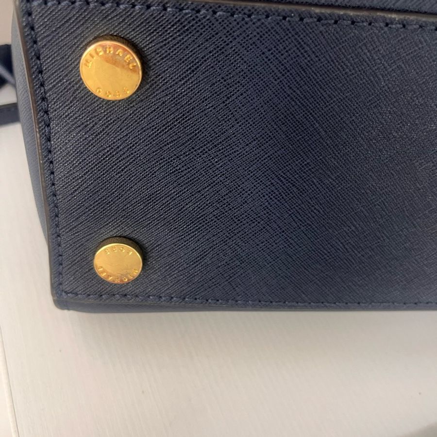 Michael Kors 防磨時尚藍小牛皮手提包-11
