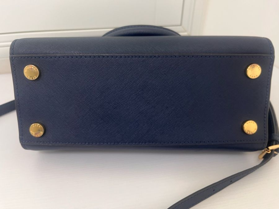Michael Kors 防磨時尚藍小牛皮手提包-13