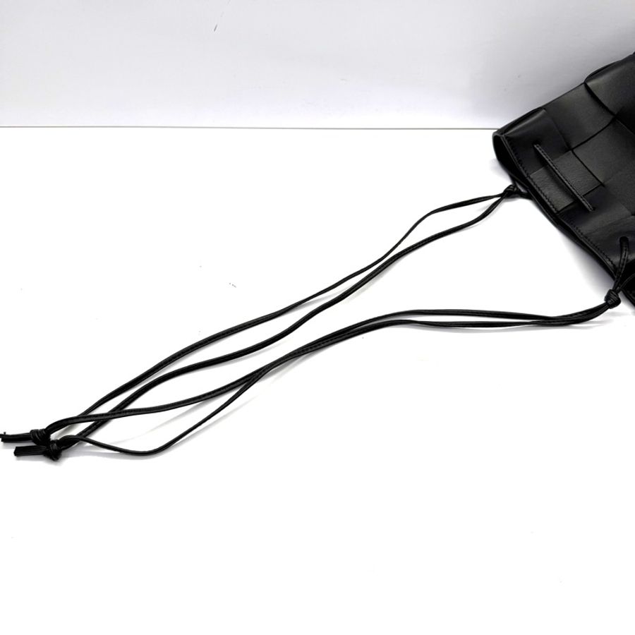 BOTTEGA VENETA 寶緹嘉 黑色編織皮革水桶包 CASSETTE DRAWSTRING-5