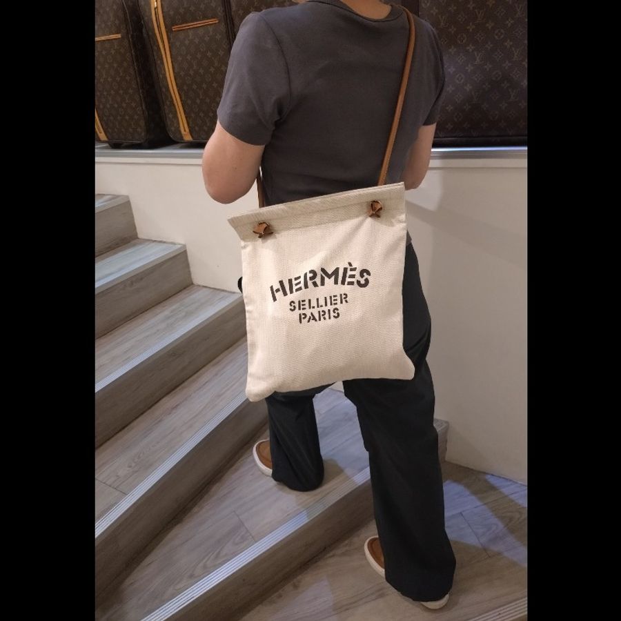 Hermes 金棕皮米白底黑字布斜背包 Aline Groom-3