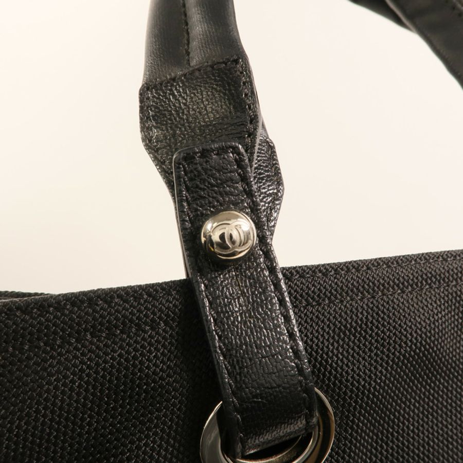 CHANEL 塗層帆布/尼龍Biarritz MM銀扣手挽袋-14