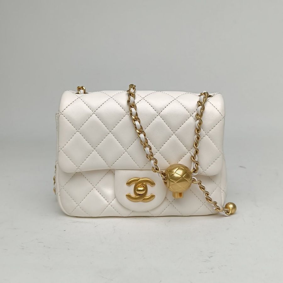 CHANEL CF口蓋包方胖子白色羊皮晶片開金扣金球調節扣-0