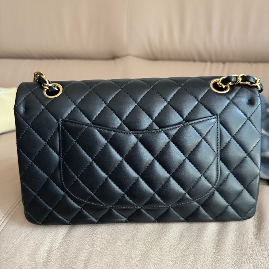 Chanel Classic Flap Bag 黑色菱格紋手袋-1