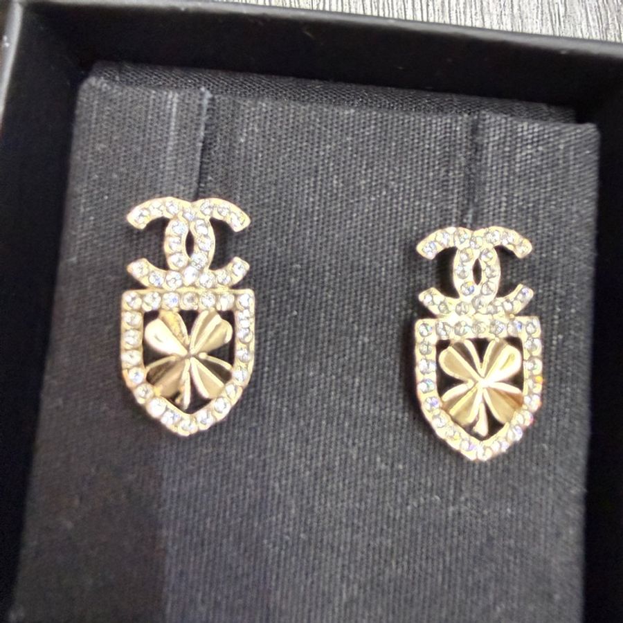 全新香奈兒chanel cc logo 耳釘 盾牌耳環-1