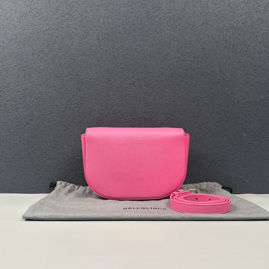 Balenciaga粉色全皮馬鞍包 18*14*4cm 98新配件塵袋-7