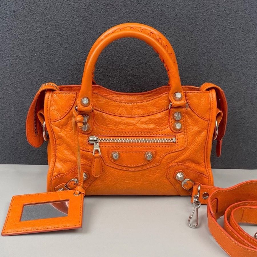Balenciaga橙色油蠟皮銀扣 mini機車包 24*15*7cm 98新配件鏡子 塵袋-1