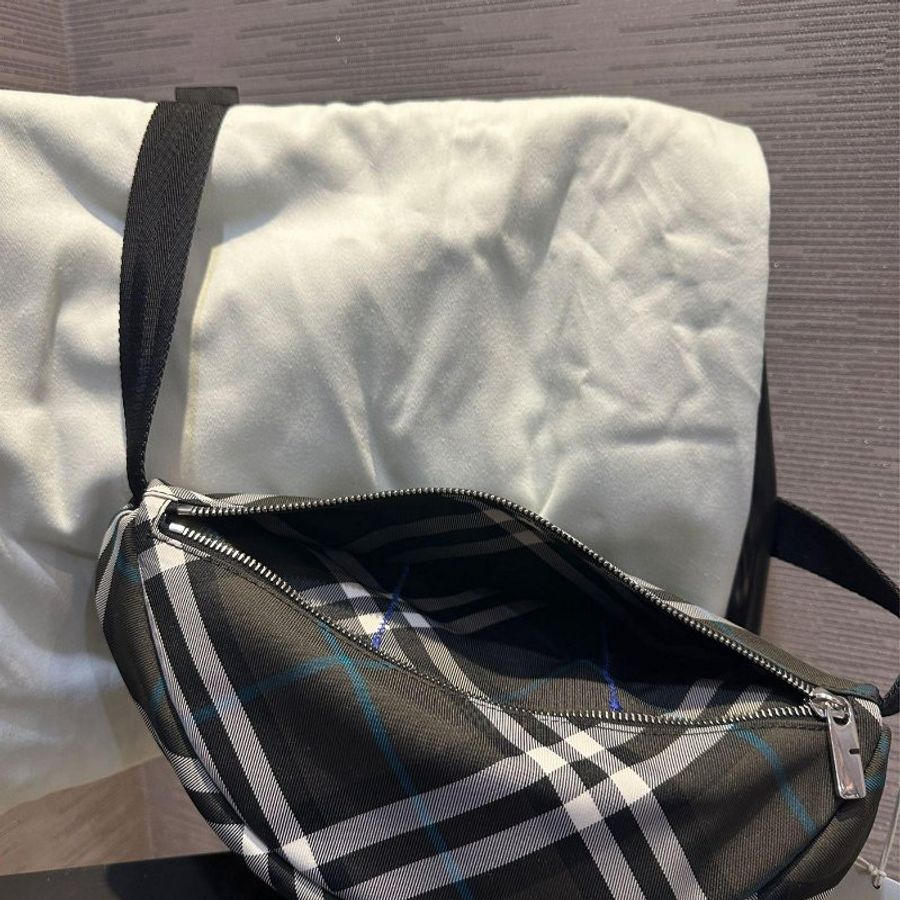 💎Han's house精品服飾💎burberry 刺繡 戰馬 腰包 意大利製 現貨 原價32500-4
