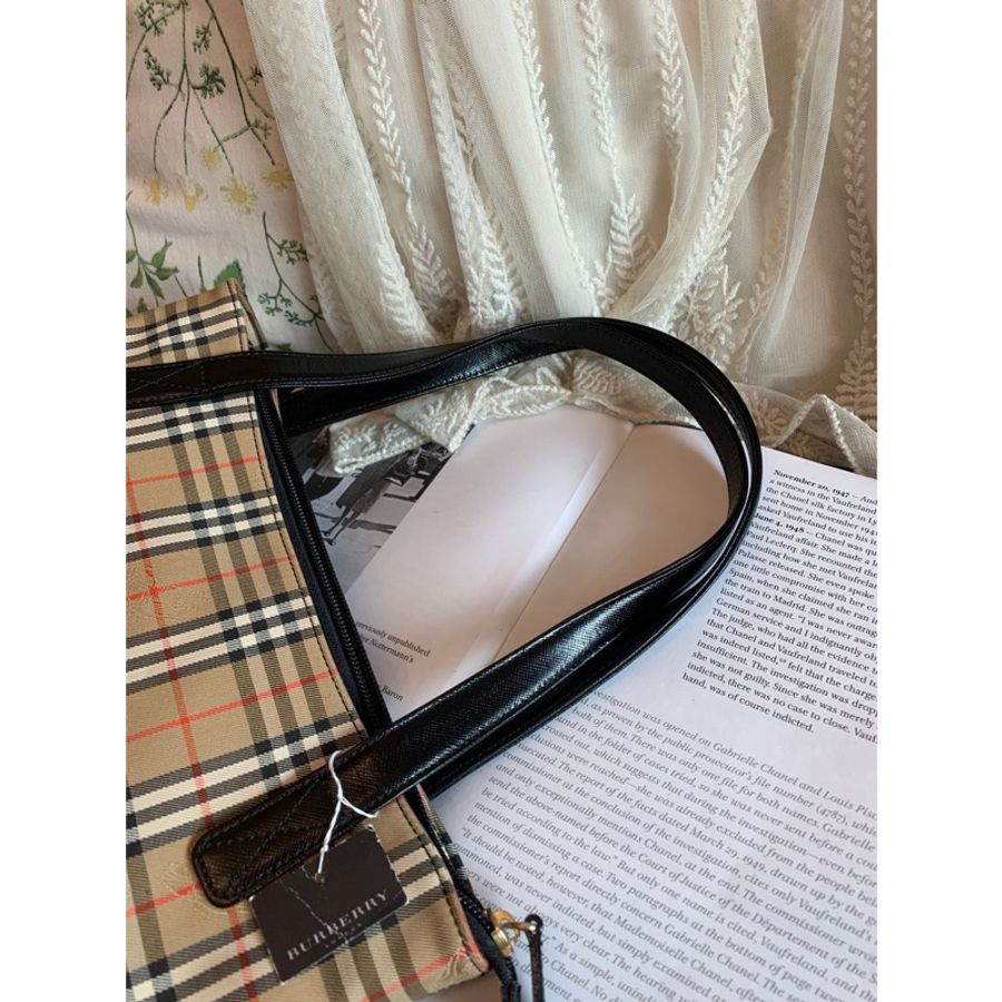 博柏利 托特包 手提包 很新 腋下包 側背包 英倫風 黑色皮革老花 米色底格紋帆布 中古包 復古包 古董包 burberry nova check shoulder bag tote bag-4