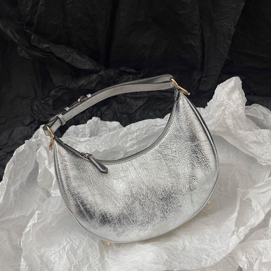 Fendi praphy 銀色腋下包 29*24 98新配件塵袋-1