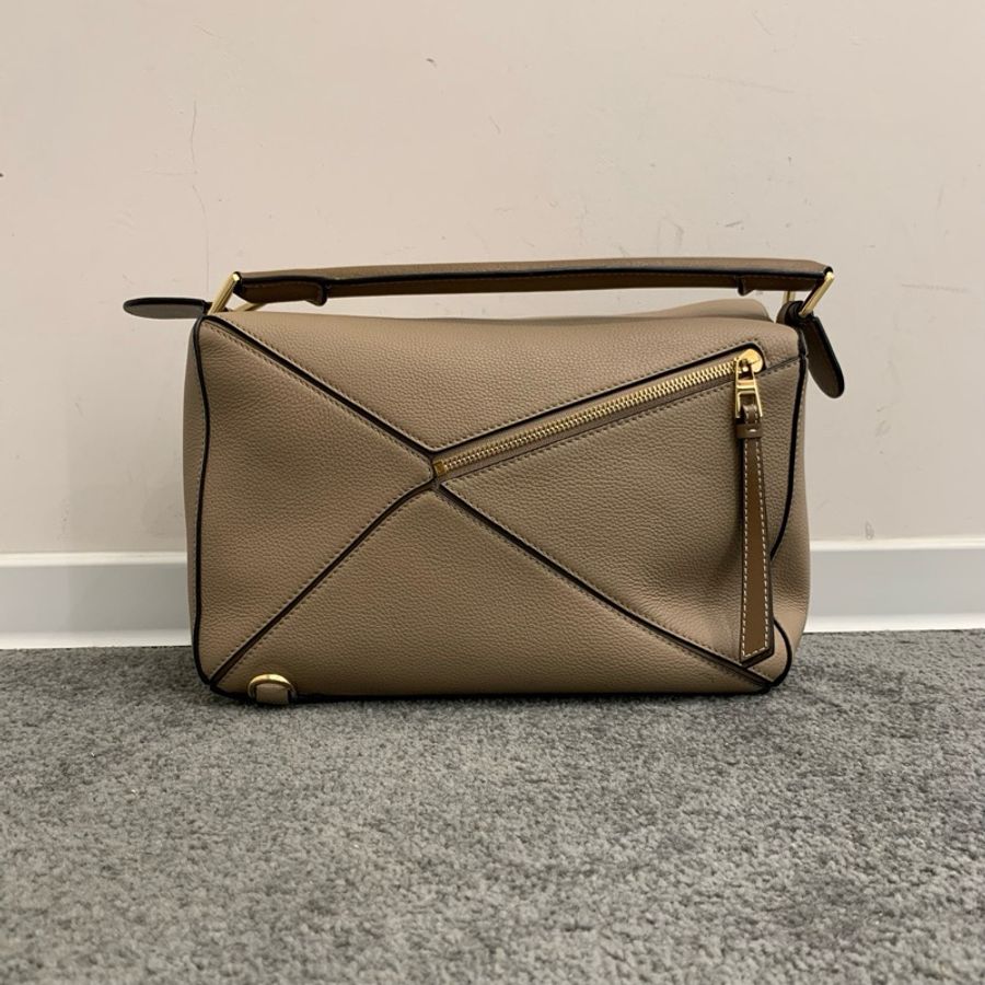 98新 Loewe 羅意威 puzzle中號沙色幾何包 手提斜挎包 底長29 附件肩帶-1