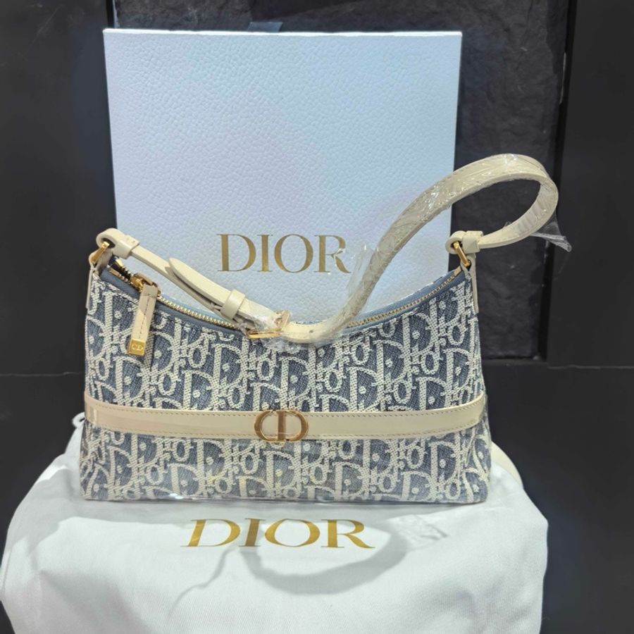 DIOR迪奧 全新Montaigne Cigale 海鹽藍腋下包 hobo餃子包-0