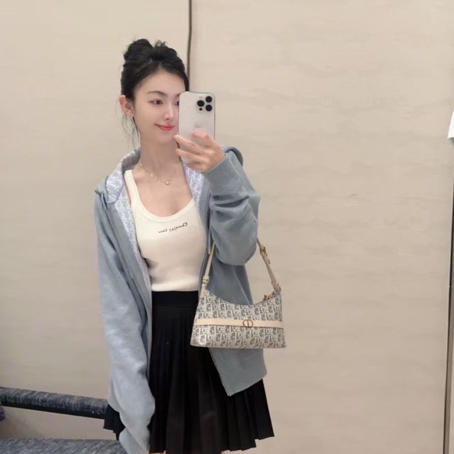DIOR迪奧 全新Montaigne Cigale 海鹽藍腋下包 hobo餃子包-9