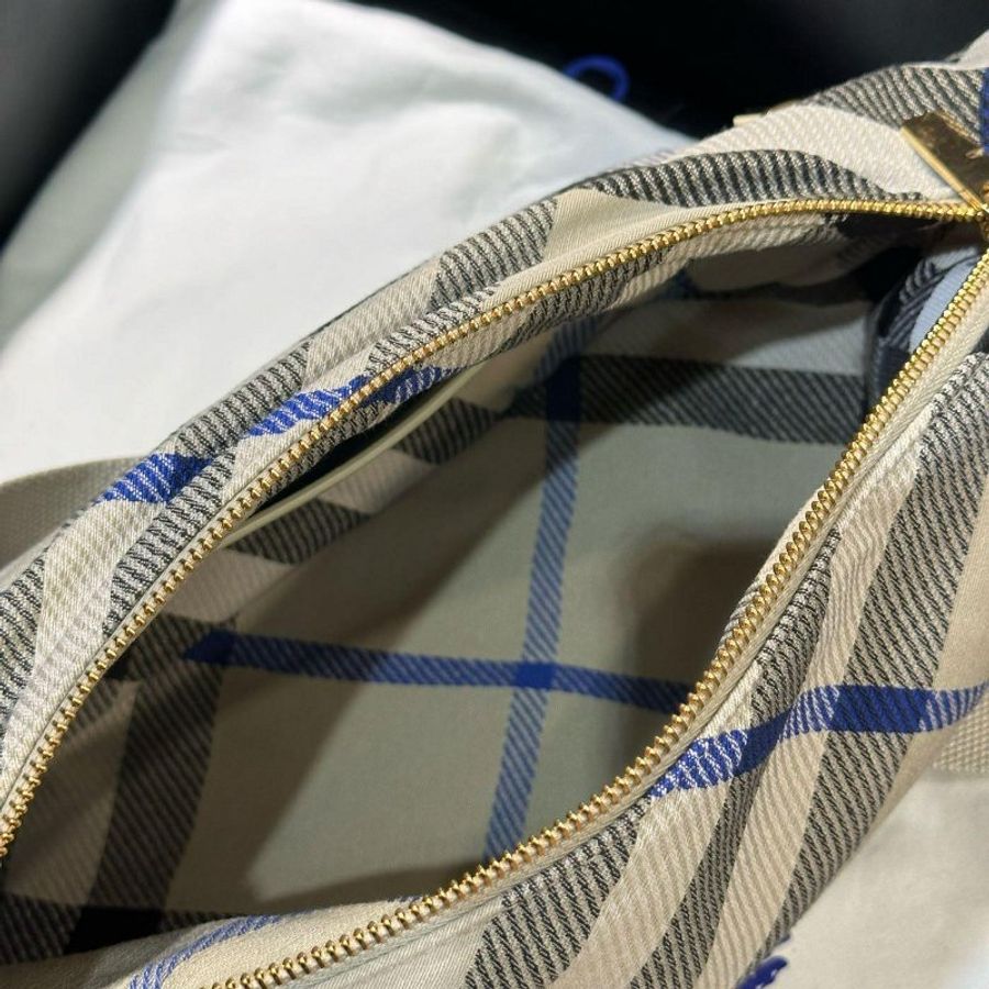 💎Han's house精品服飾💎 Burberry SHIELD 格紋 腰包 側背包 義大利製 現貨 原價75000-1