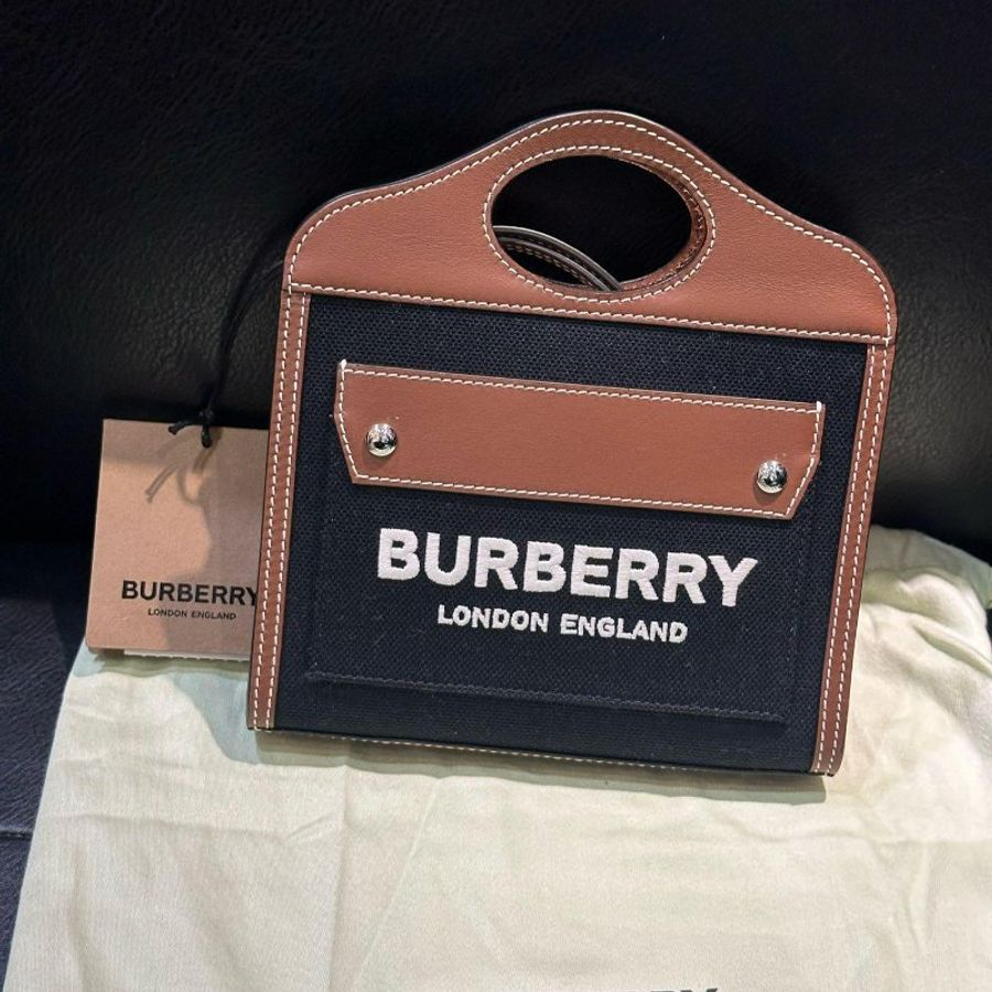 💎Han's house精品服飾💎Burberry Pocket 帆布包 斜背包 迷你 17x13x2.5cm 現貨 原價35500-0