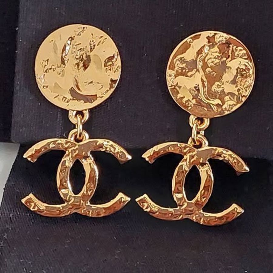 Chanel 24c🌈現品實拍 🌈金色熔岩圓雙C耳環👏9.8成新 未使用閒置品-10