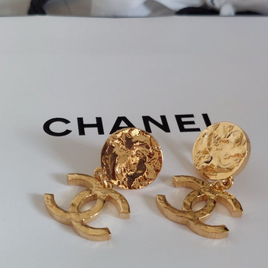 Chanel 24c🌈現品實拍 🌈金色熔岩圓雙C耳環👏9.8成新 未使用閒置品-19