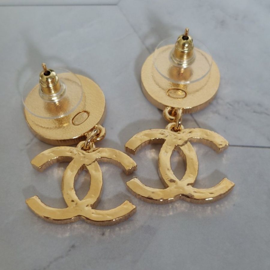 Chanel 24c🌈現品實拍 🌈金色熔岩圓雙C耳環👏9.8成新 未使用閒置品-22
