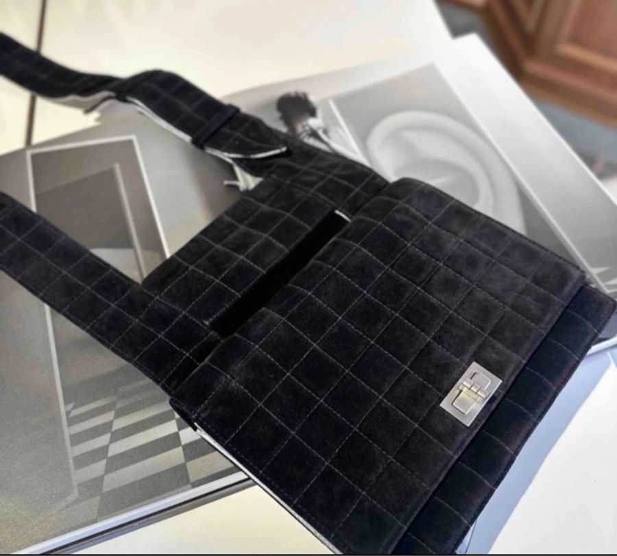 「JL精品代購」Chanel香奈兒 冰格麂皮 2.55 寬肩帶單肩包-0