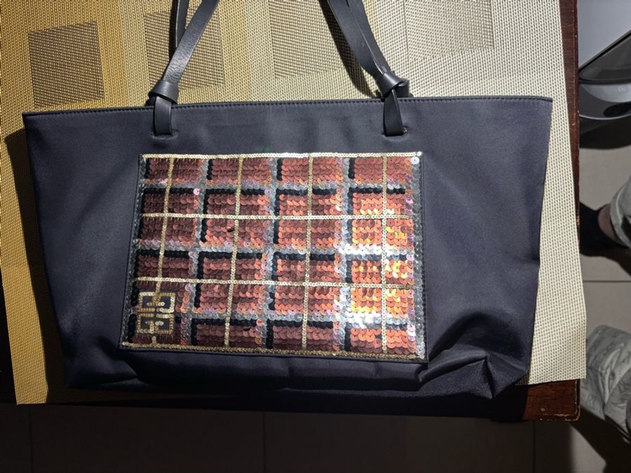 Givenchy 中型手提包-0