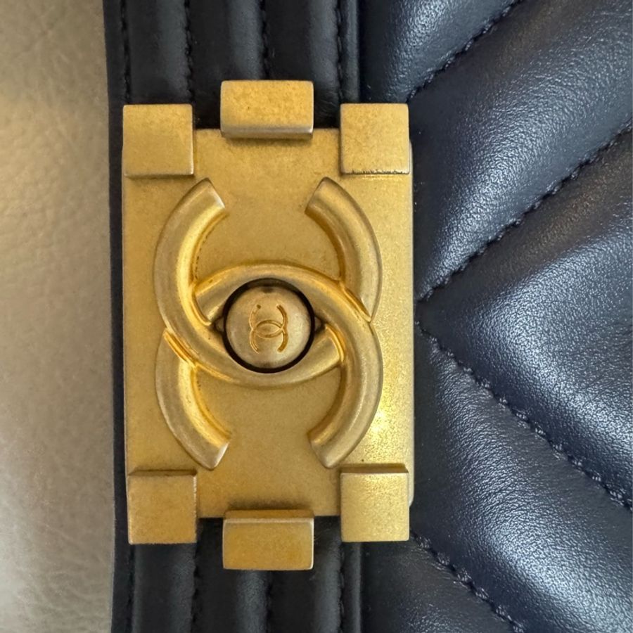 Boy Chanel medium size-2