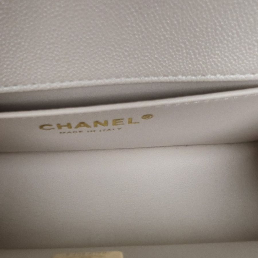 CHANEL Leboy小號白色荔枝牛皮晶片開金扣-5