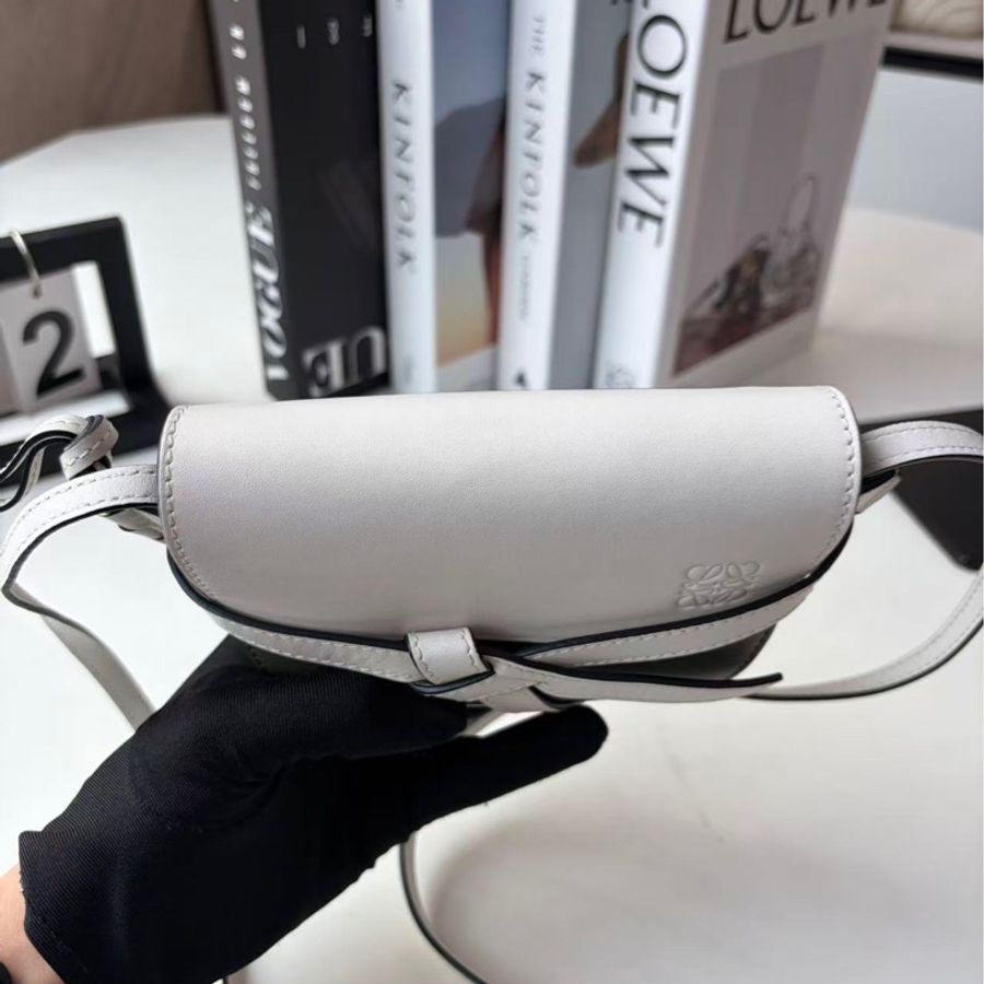Loewe mini gate 白拼橄欖綠-4