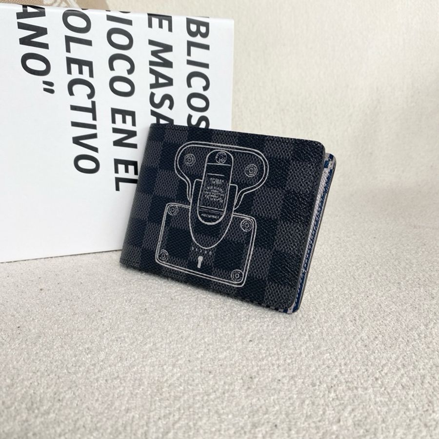 99新 LV限量款男款短款錢包-0