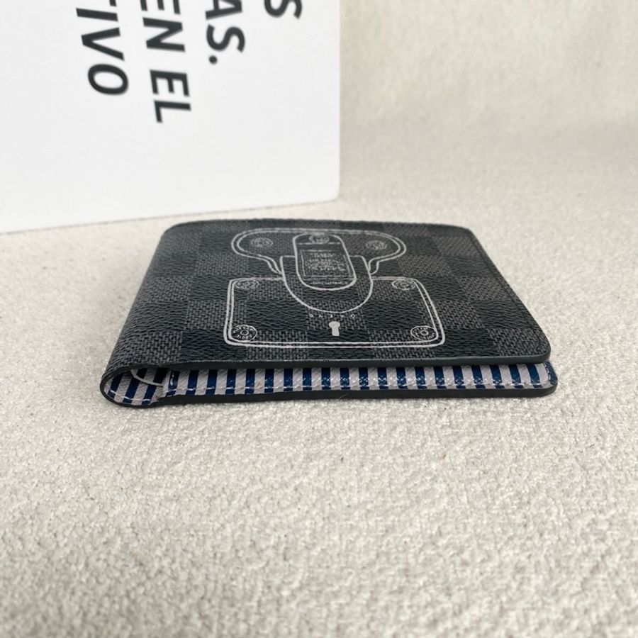 99新 LV限量款男款短款錢包-10