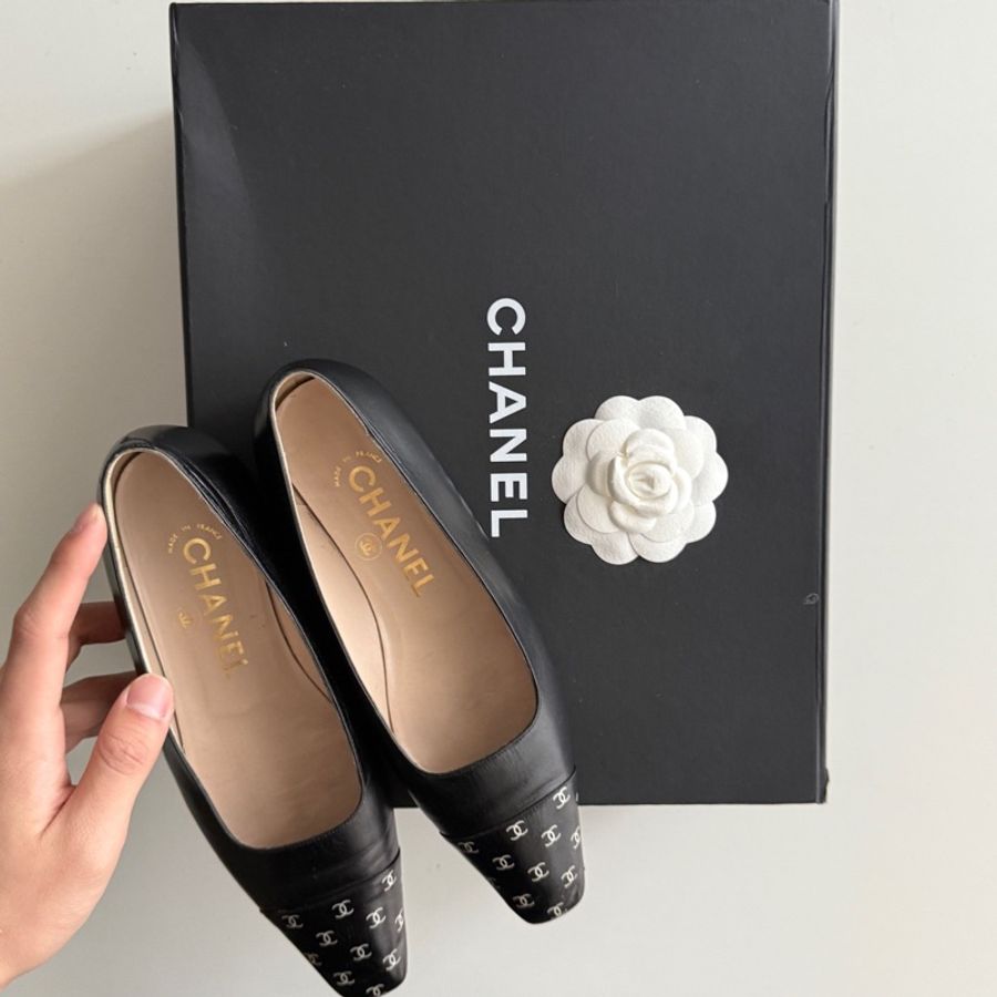 香奈兒CHANEL Vintage滿印logo小貓跟尖頭鞋-2