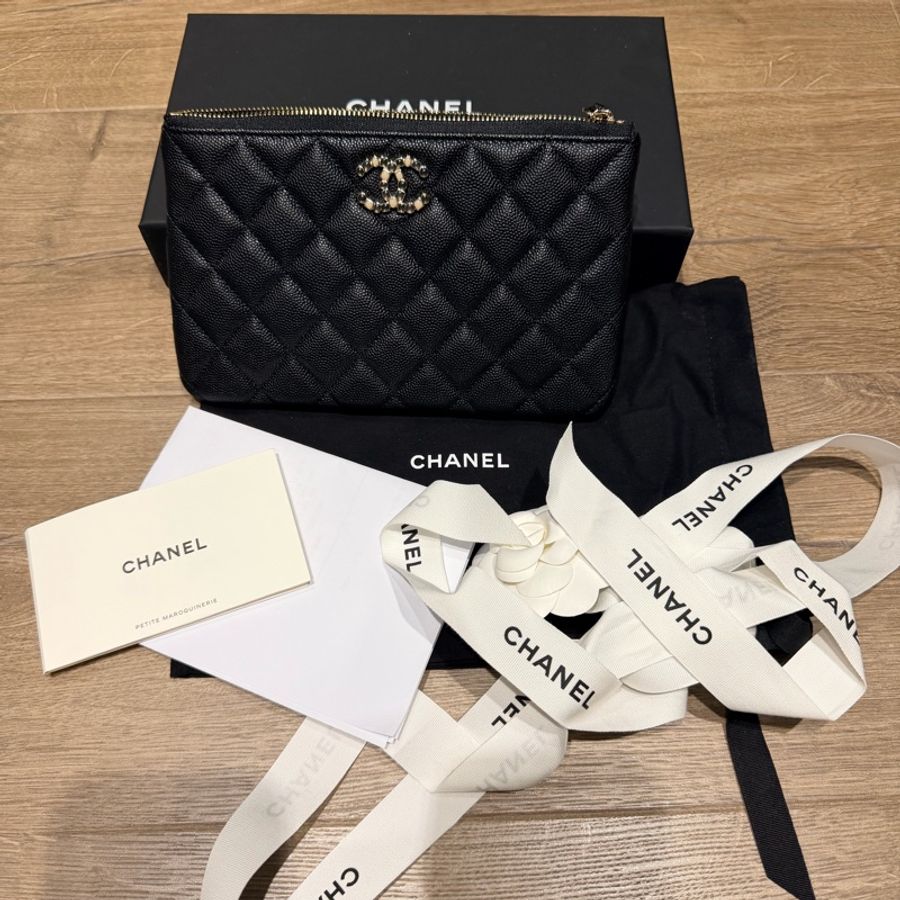 Chanel 方塊水晶 雙C 「中款手拿包」 AP3611-5
