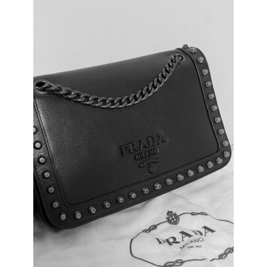 二手近全新 PRADA 卯釘 鉚釘 卯釘包 鉚釘包 Glace calf 1BD147 鏈條包-1