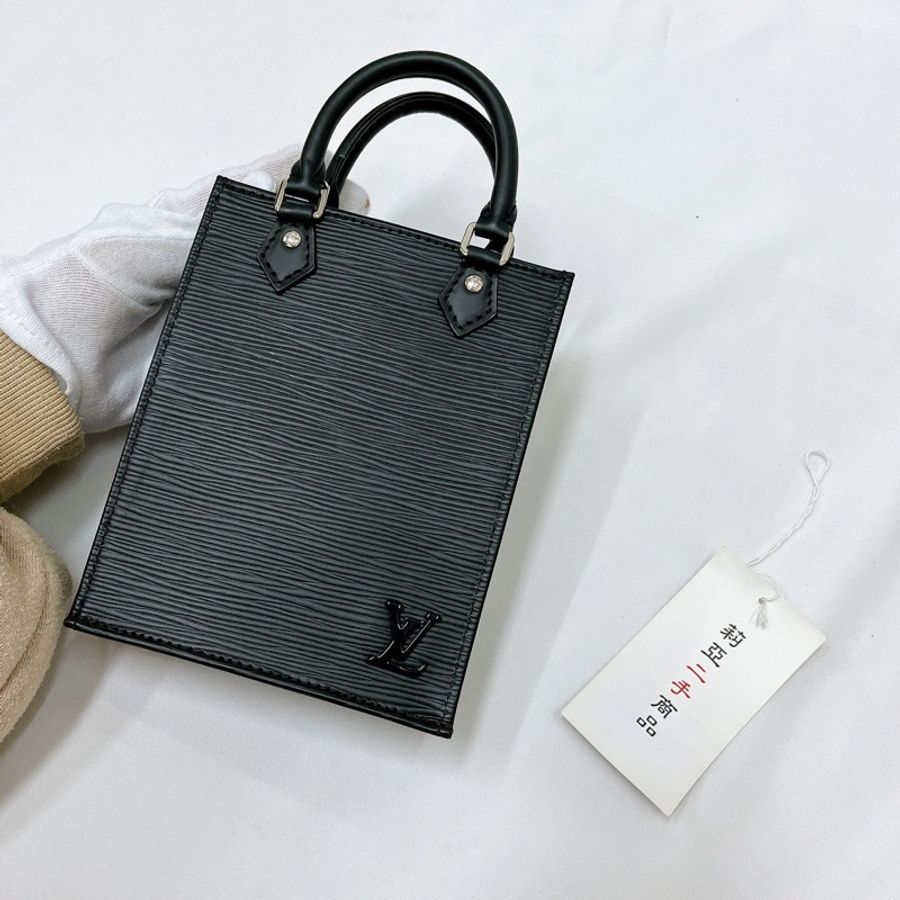 莉亞精品♡ LV M81238 水波紋琴譜包 二手-9