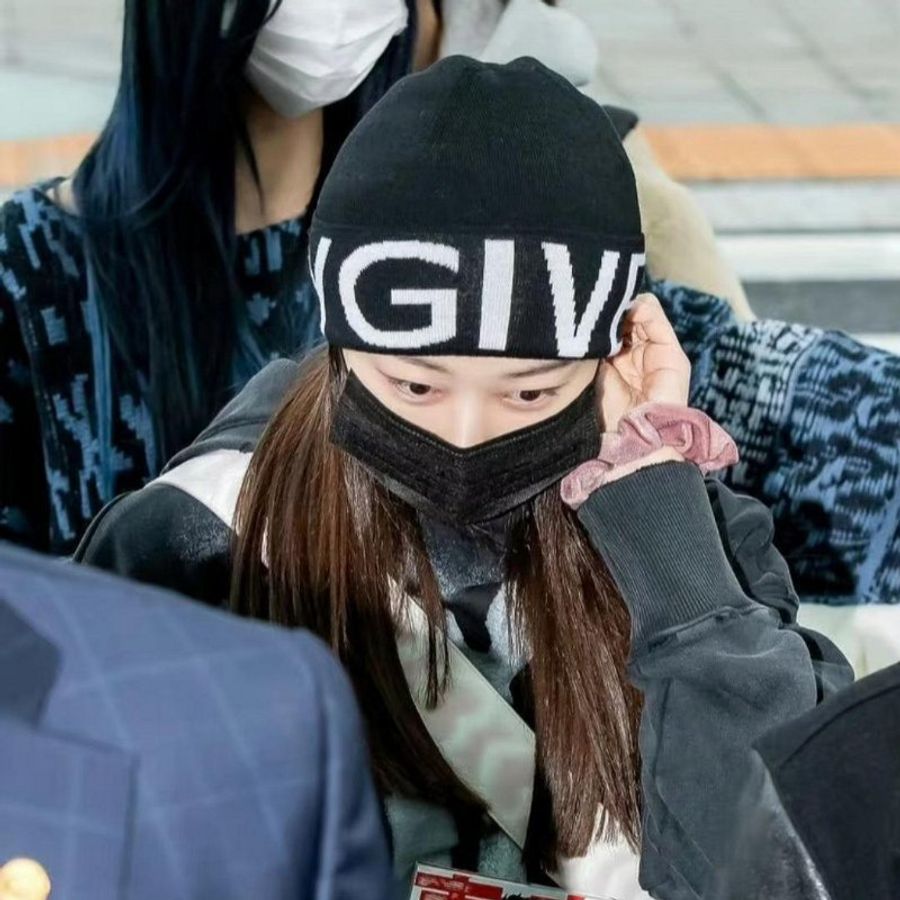 💎Han's house精品服飾💎GIVENCHY 紀梵希 毛帽 原價13600-9