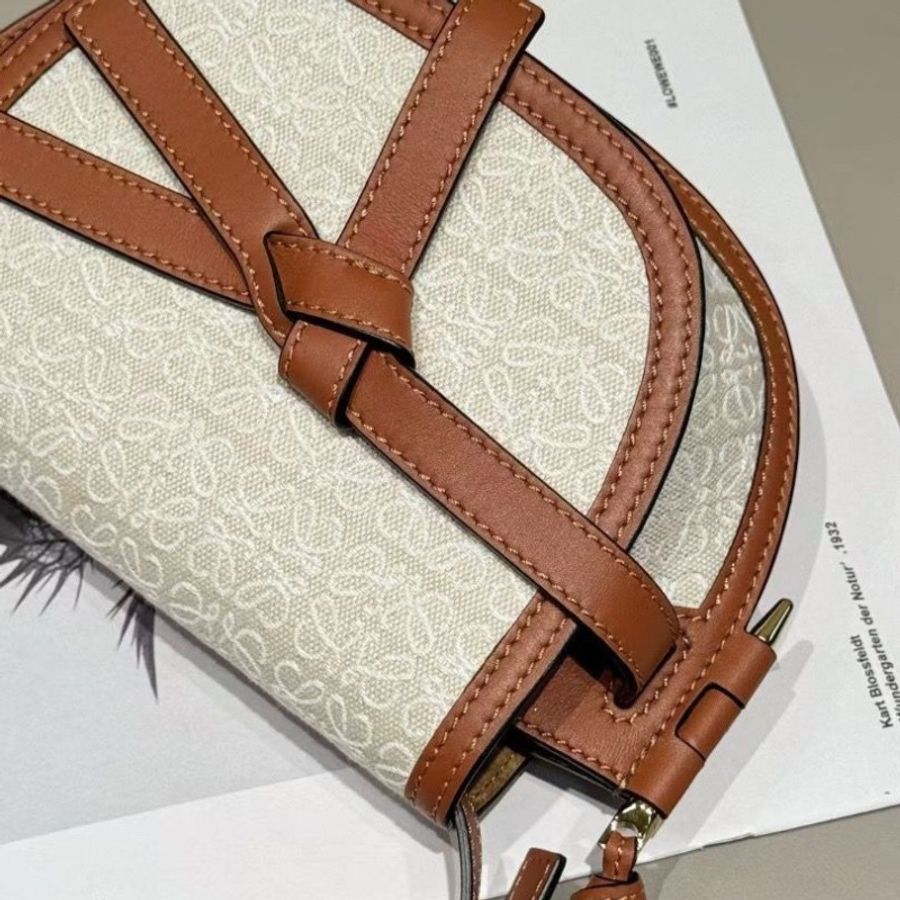 Loewe gate mini 焦糖色 牛皮 蝴蝶結 馬鞍包12.5*21*9.5 95新 配件塵袋-6