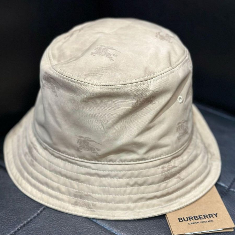 💎Han's house精品服飾💎 BURBERRY 戰馬 漁夫 帽子 男女可帶 現貨M 原價18200-0