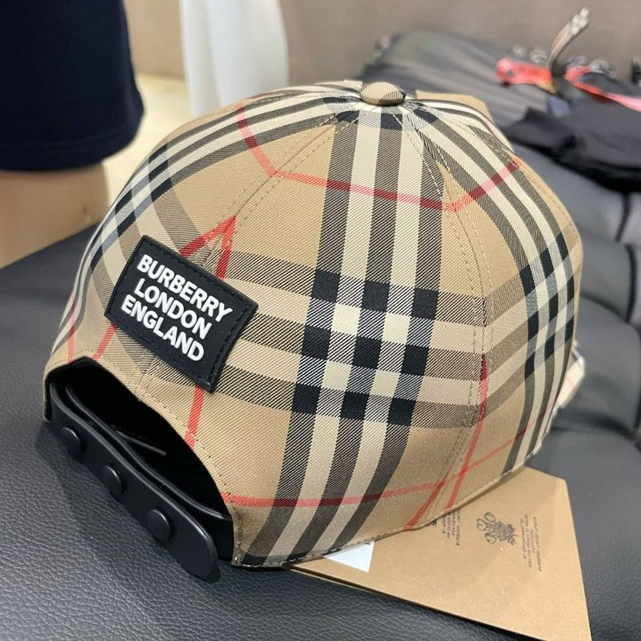 💎Han's house精品服飾💎BURBERRY 帽子 義大利製 現貨S-2