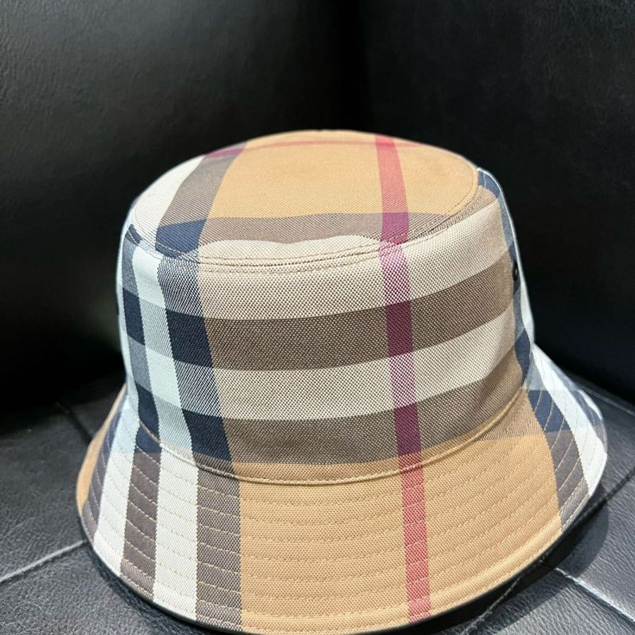 💎Han's house精品服飾💎BURBERRY 格紋 漁夫 帽子 男女可帶 原價14900-0