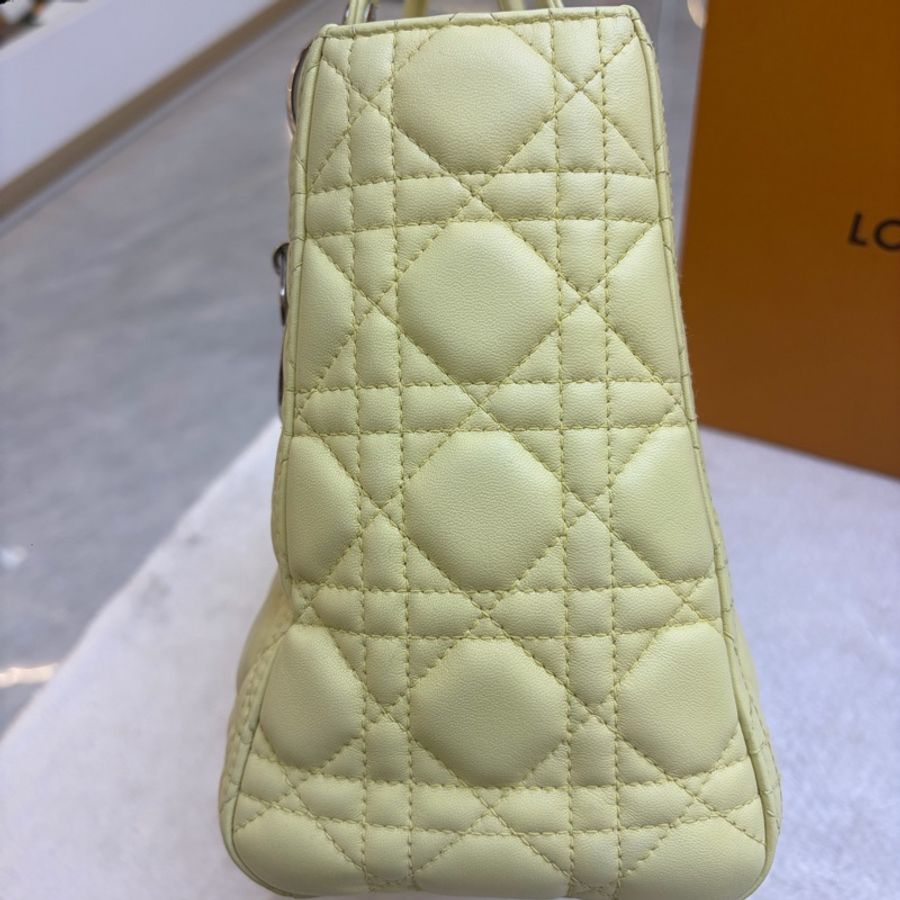 迪奧/Dior 戴妃五格銀扣羊皮小雞黃13年編碼 尺寸:24*20*11-9