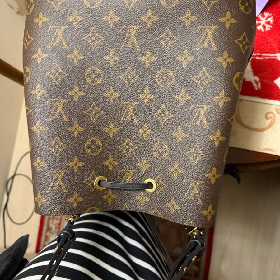 LV 晶片款 水桶包-8
