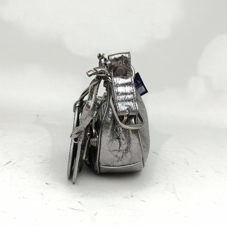 BALENCIAGA LeCagole機車月牙包xs銀色羊皮-1